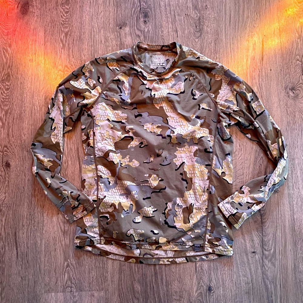 Kuiu Peloton 118 Crew Neck Base Layer. Valo Camouflage. Size Medium.
